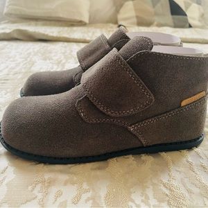 Livid & Luca kids unisex shoes, NEW, size 1